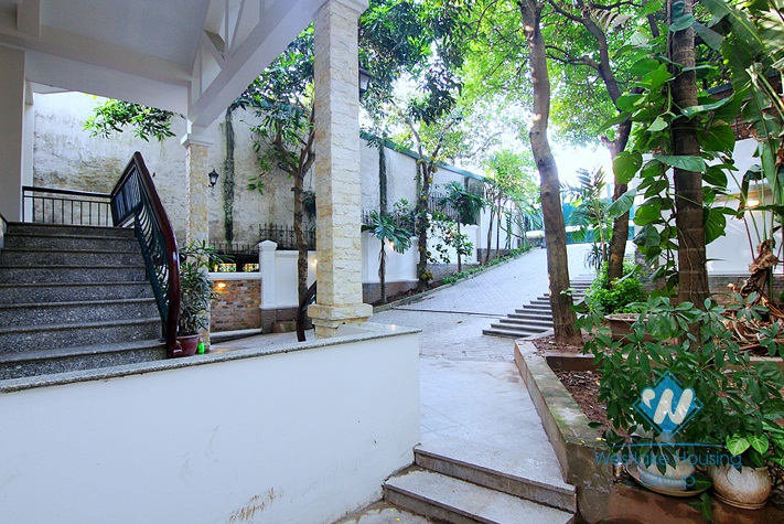 A massive villa for rent on Au Co street, Tay Ho District